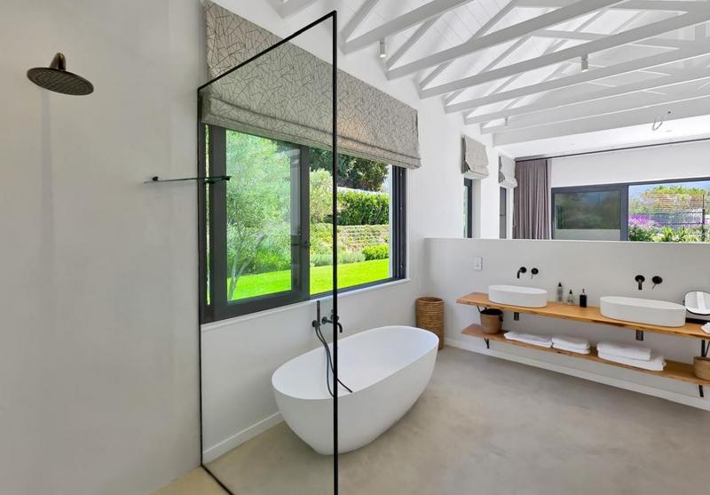 4 Bedroom Property for Sale in Zwaanswyk Western Cape